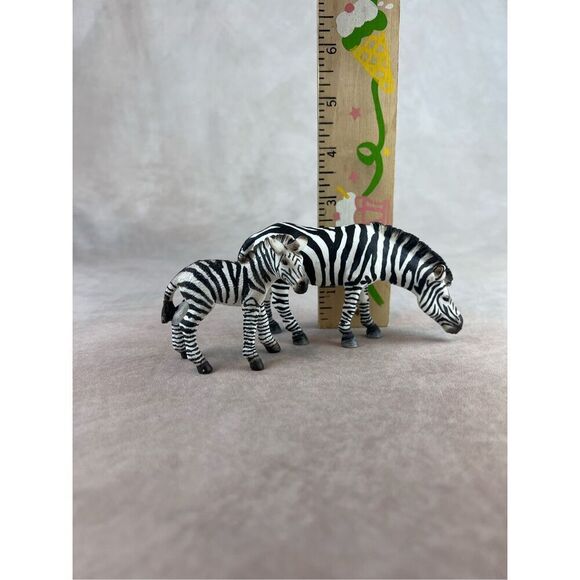 Schleich 14609 Zebra Foals Grazing Drinking Rare Retired Models - Picture 7 of 7